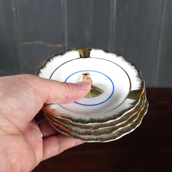 Vintage Holland Ashtray Set Traditional Dutch Costume Porcelain w/ Gold Trim - Picture 10 of 15